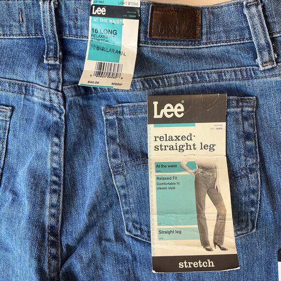 Lee Women Jeans size 16 Long Relaxed Straight Leg High Rise At The Waist Stretch - Picture 10 of 11